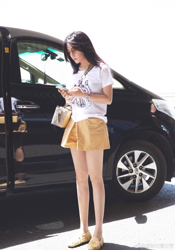 42 tuổi, Triệu Vy gây sốt vì chân quá nuột nhưng sự thật là vì bị chỉnh quá đà